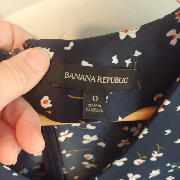 Banana Republic Floral V-Neck Fit And Flare Dress - Picture 5 of 11